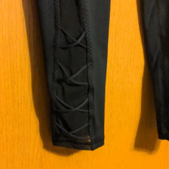 Victoria's Secret Incredible Essential Ultra High Rise Lace Up Leggings - Picture 4 of 7